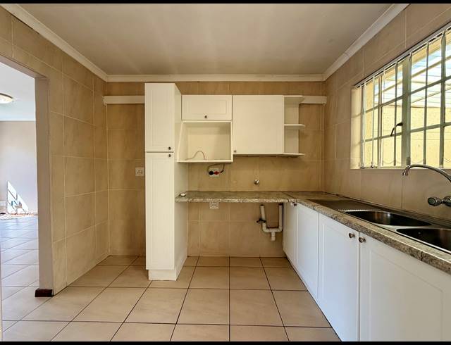 2 BEDROOM APARTMENT RENTED IN MONDEOR